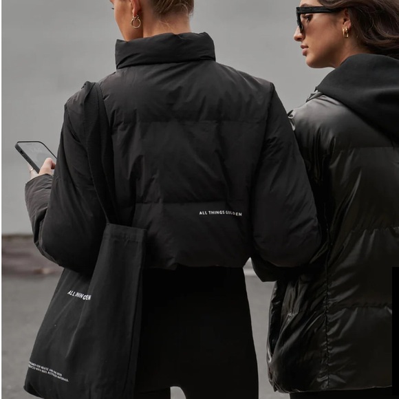 All Things Golden THE VEGAN PUFF™ REVERSIBLE CROP JACKET - PATENT/BLACK - Picture 2 of 13